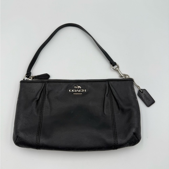 Coach Handbags - Coach Vintage Colette Leather Wristlet Clutch F52153